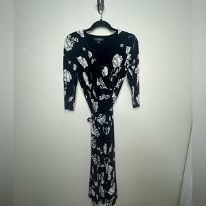 Lauren by Ralph Lauren black and white floral dress with tie belt. Size 4.